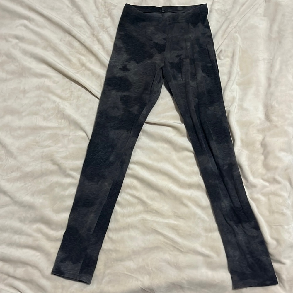 Black and light black Camo OLD NAVY leggings